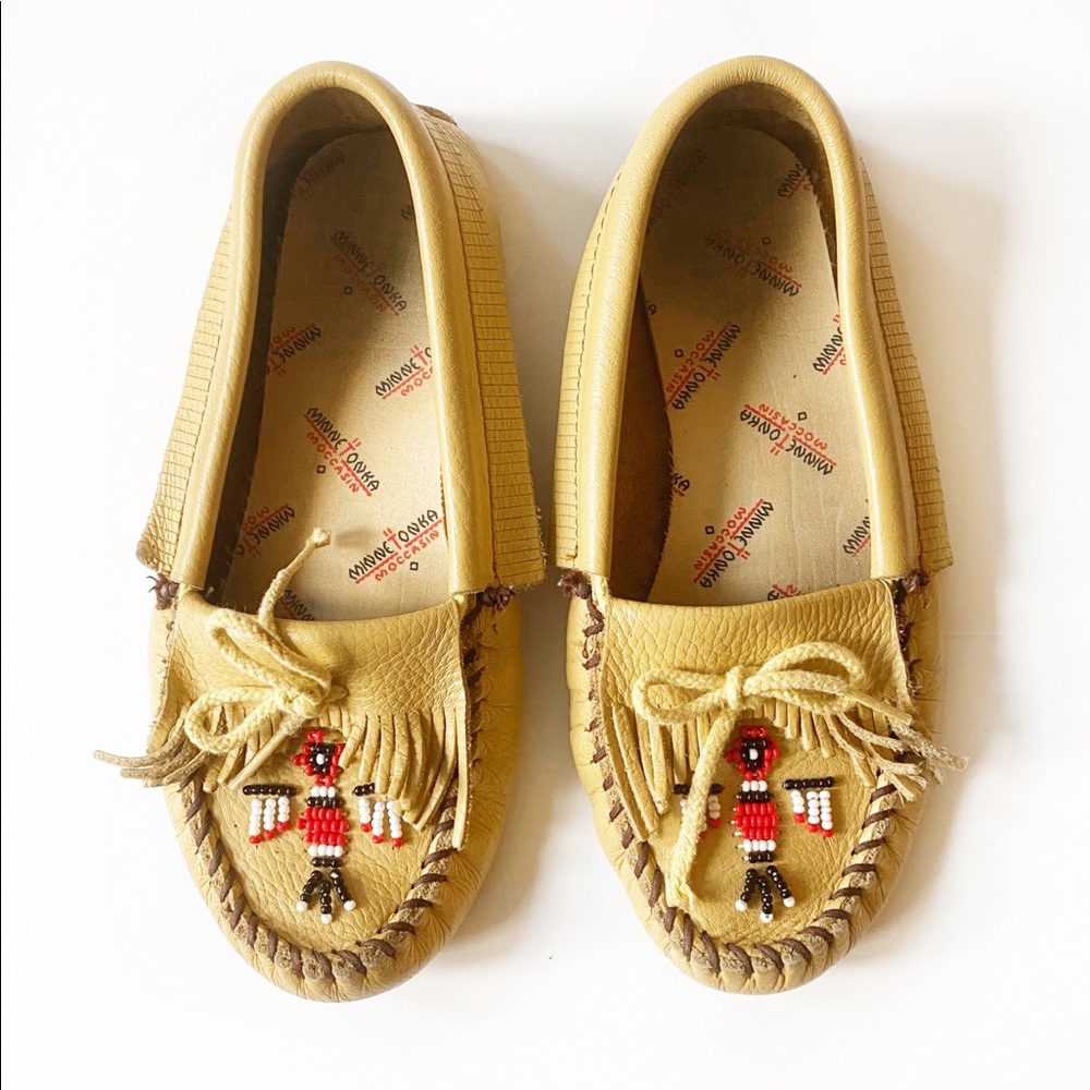 Minnetonka Thunderbird Beaded Leather Moccasins Genuine Soft Sole Tan Fringe